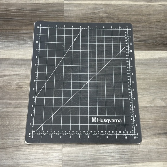 🏁 Husqvarna Cutting Mat - Picture 2 of 5